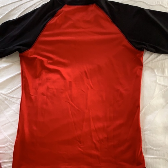 Red Surf Logo Rashguard - Picture 4 of 4
